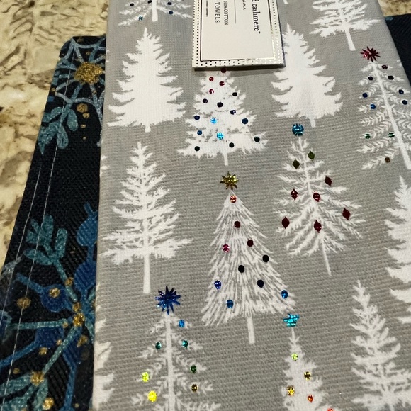 NEW Set of Two Cupcakes And Cashmere Cotton Sparkly Trees Dish Towels 20” x 30” - Picture 3 of 7